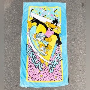 Vertical Duck Skateboarding Daffy Looney Vtg Tunes Warner Bros Bath Beach Towel